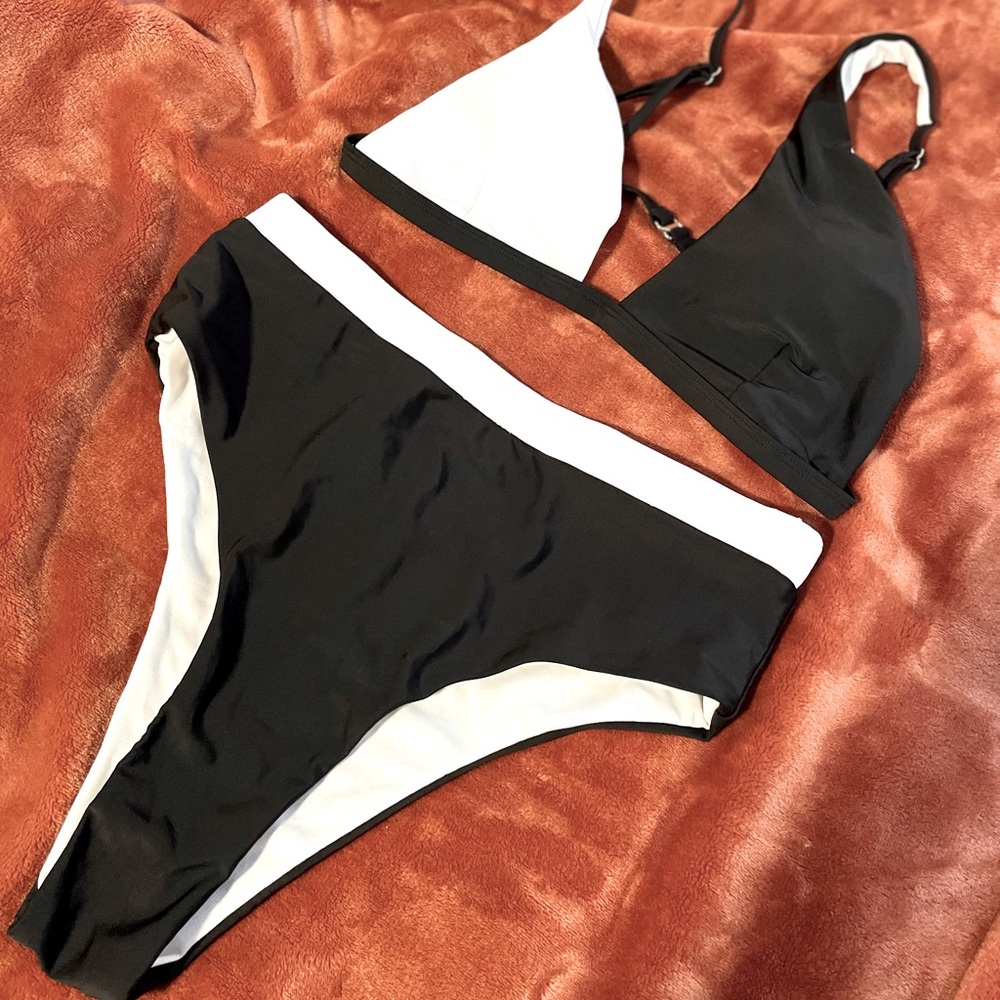 Black and White High Waist Bikini Size Lrg
